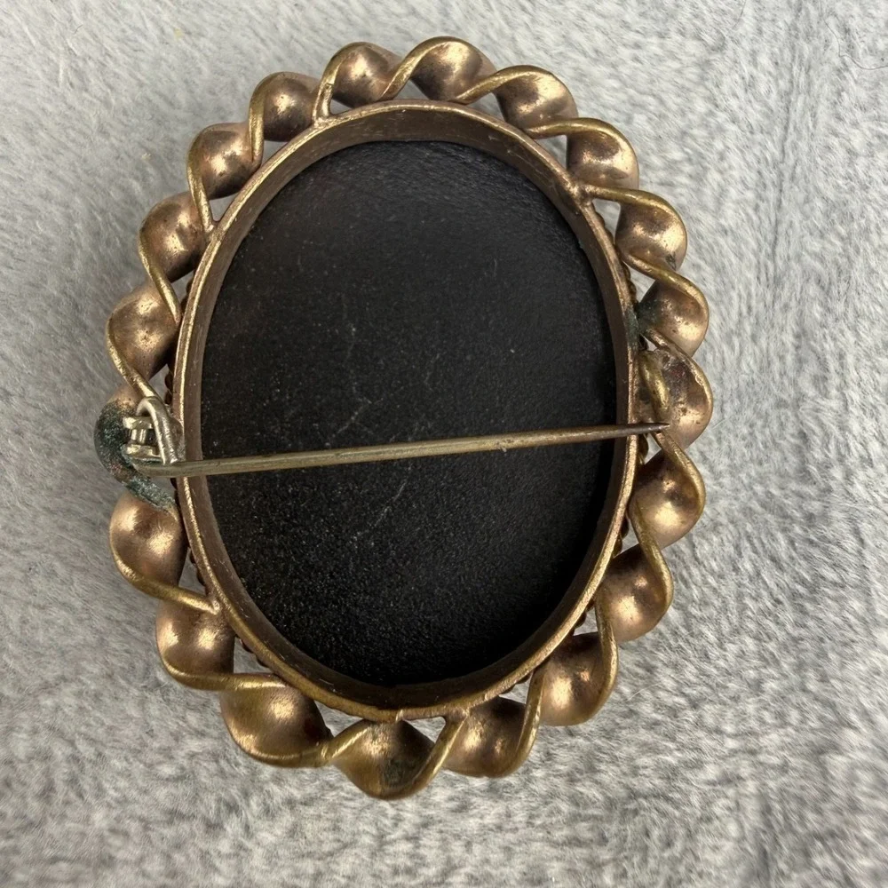 Vintage Victorian Brooch Gold Tone‎ Black  READ
